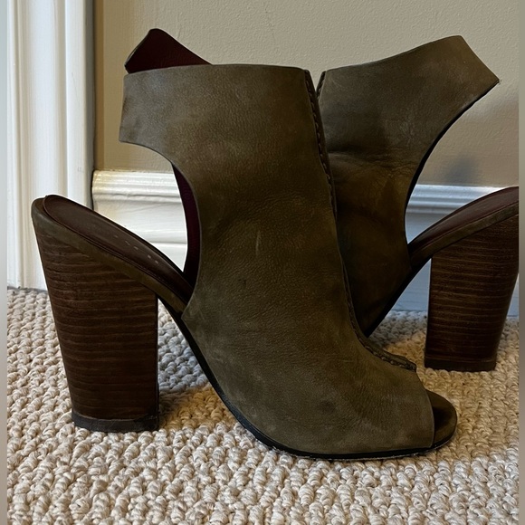 Army green suede Coach sandal 7.5 - Picture 2 of 9